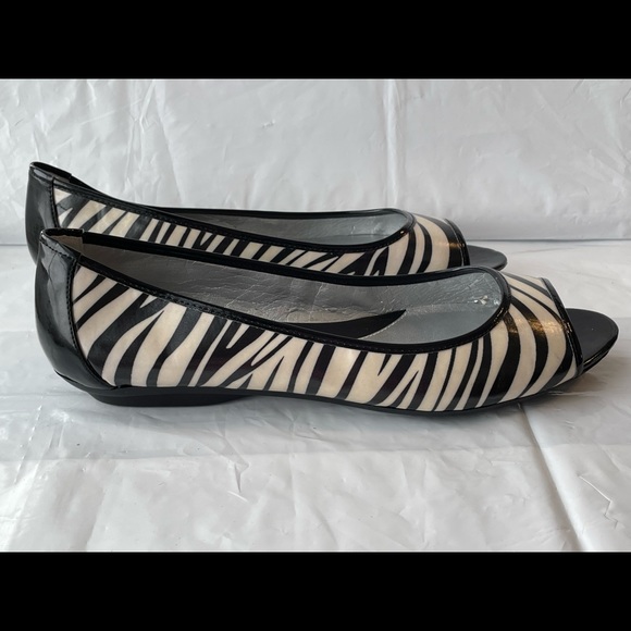 Bandolino peep-toe flats, zebra print, brand new / never worn. - Picture 2 of 7